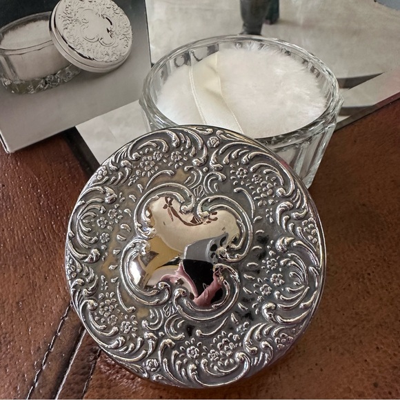 Other - Elegant Silver plated vintage powder box